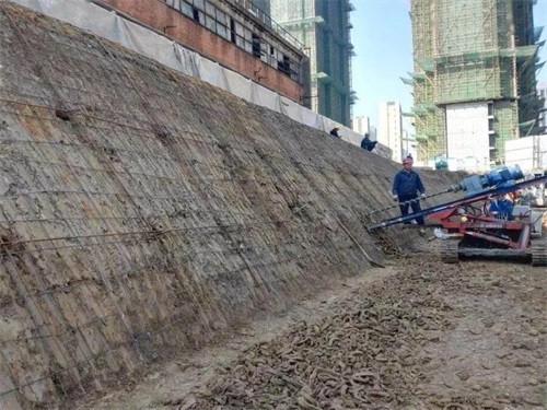 察哈尔右翼后建筑边坡支护